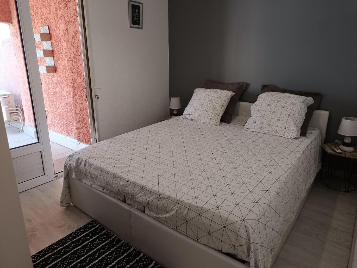 Apartment A 50 Metres De La *